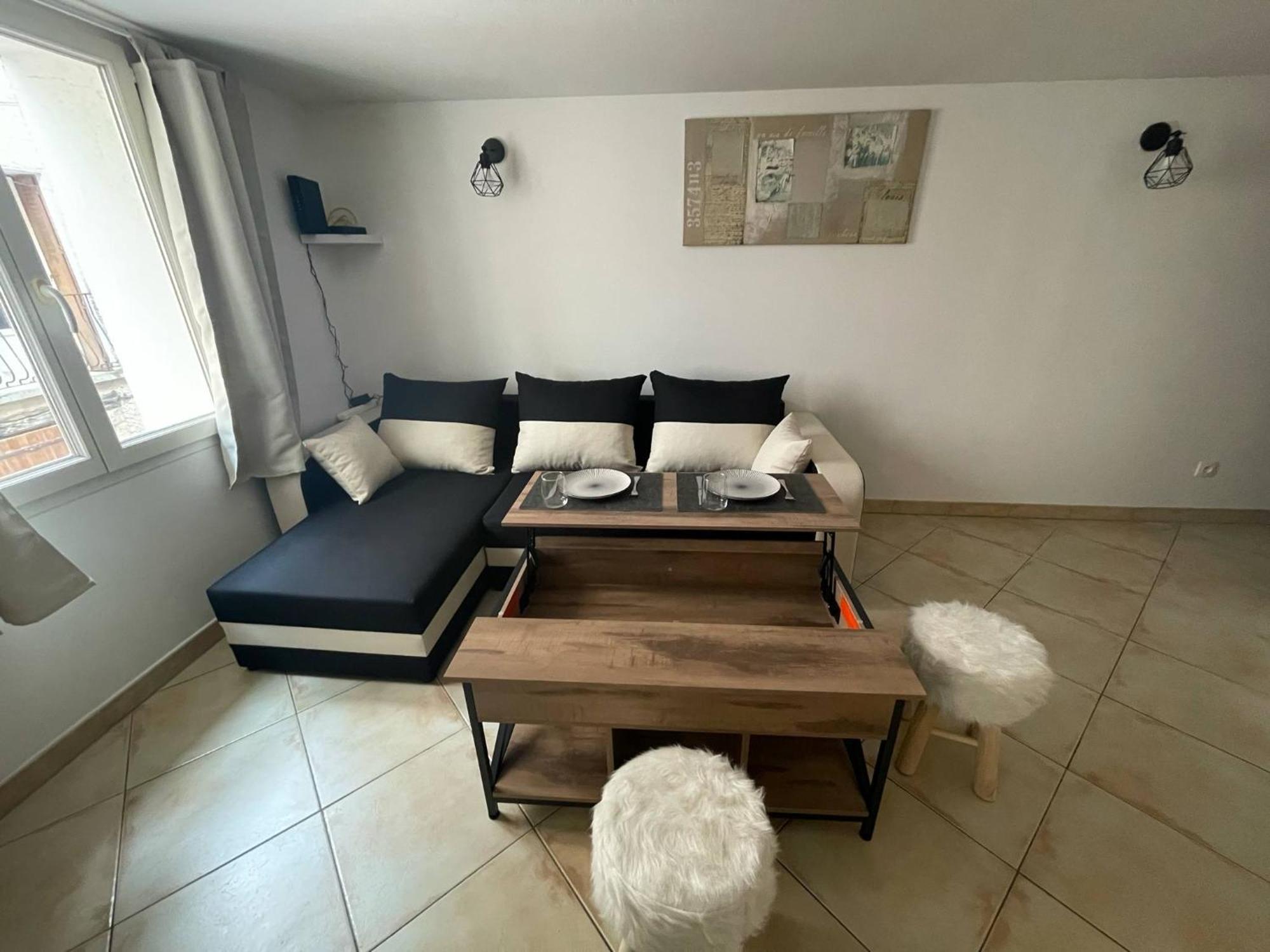 Vous Viendrez Vivre Ici , Garage A Moto Apartment Riez