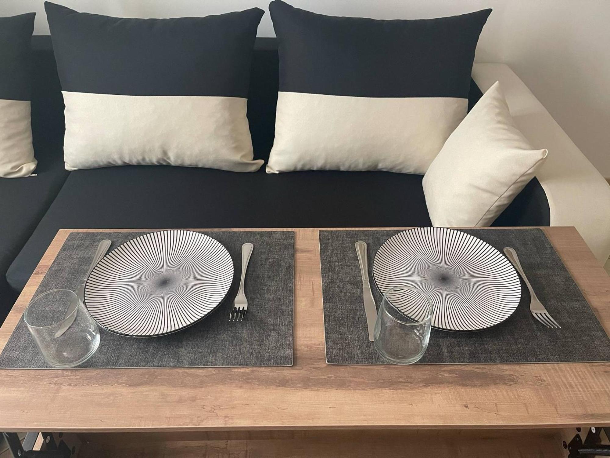 Apartamento Vous Viendrez Vivre Ici , Garage A Moto *
